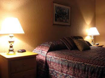 Logan Lake Lodge Bagian luar foto